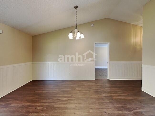Building Photo - 10979 Mindanao Dr S