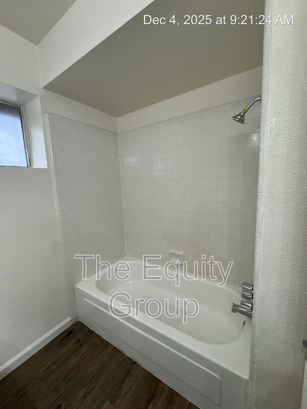 Building Photo - 524 S Encina St