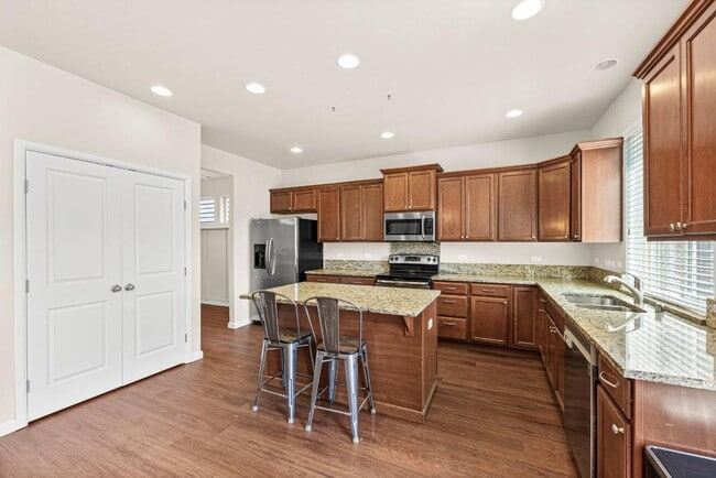 Building Photo - 5-Bedroom Horizon Pointe Home | Theatre Ro...