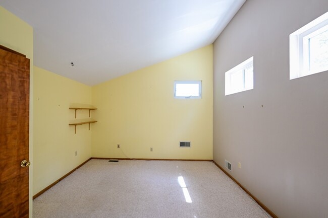 Building Photo - 6605 Jeff Ln