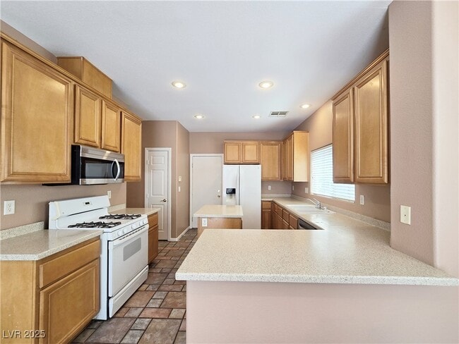 Building Photo - 10865 Wallflower Ave