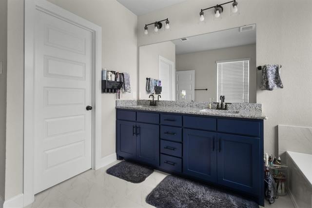 Building Photo - 711 Prairie Falcon Dr