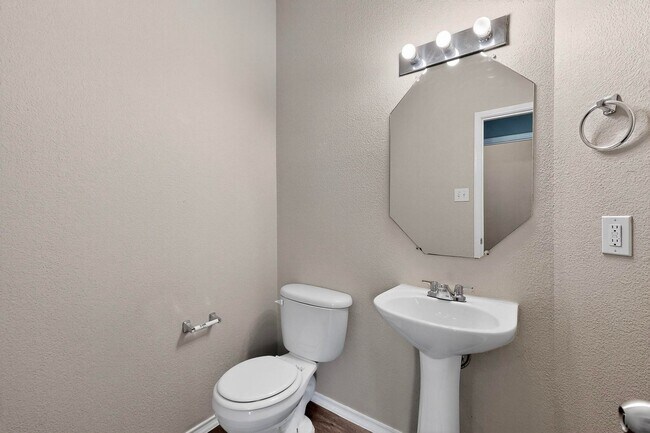 Building Photo - Great Home with Room To Grow in Southbrook!
