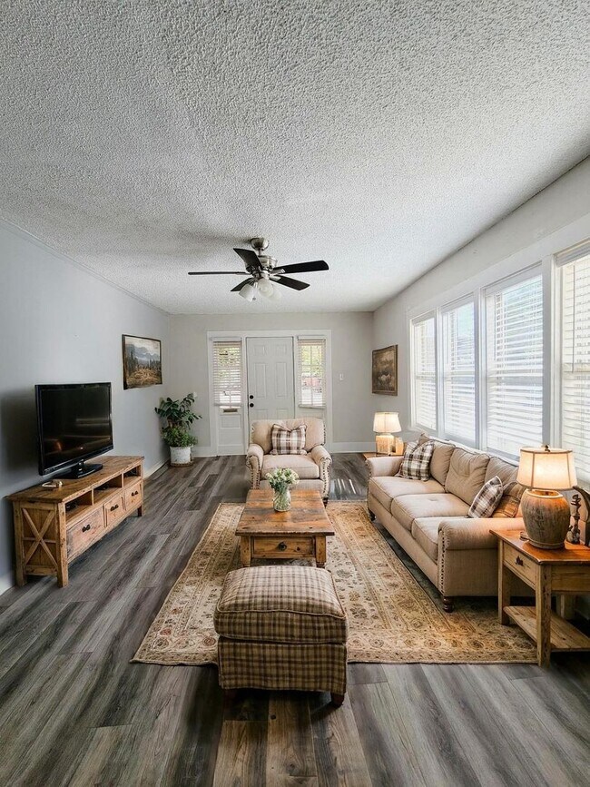 Primary Photo - Cozy 2-Bed In Home in Old Colorado City an...