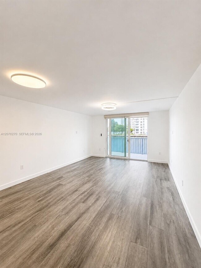 Building Photo - 4000 NE 170th St