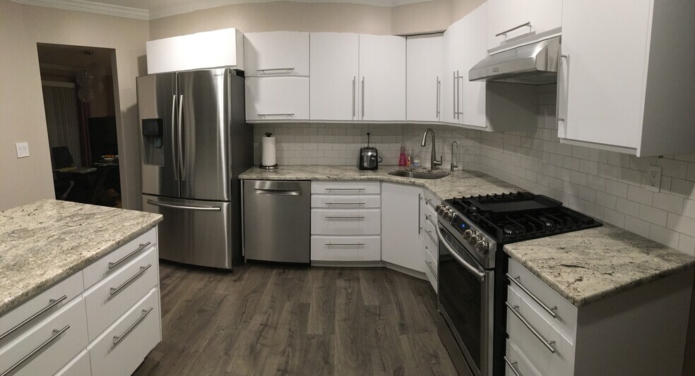 Kitchen - 130 Diamond Ln