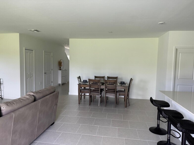 Building Photo - 7111 Weeping Pine Dr