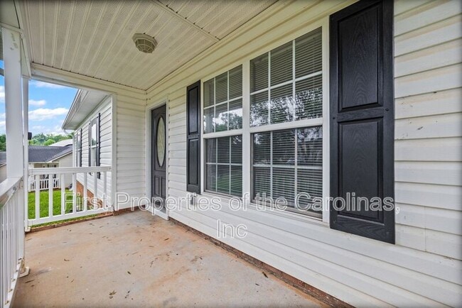 Building Photo - 429 Merry Go Dr