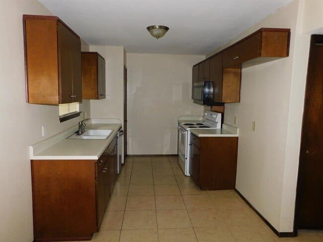 Building Photo - 2513 McGregor Dr