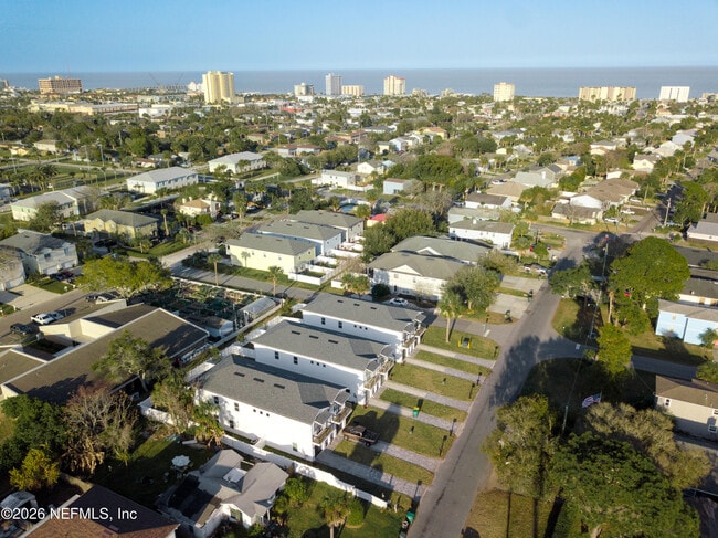 Building Photo - 817 7th Ave N