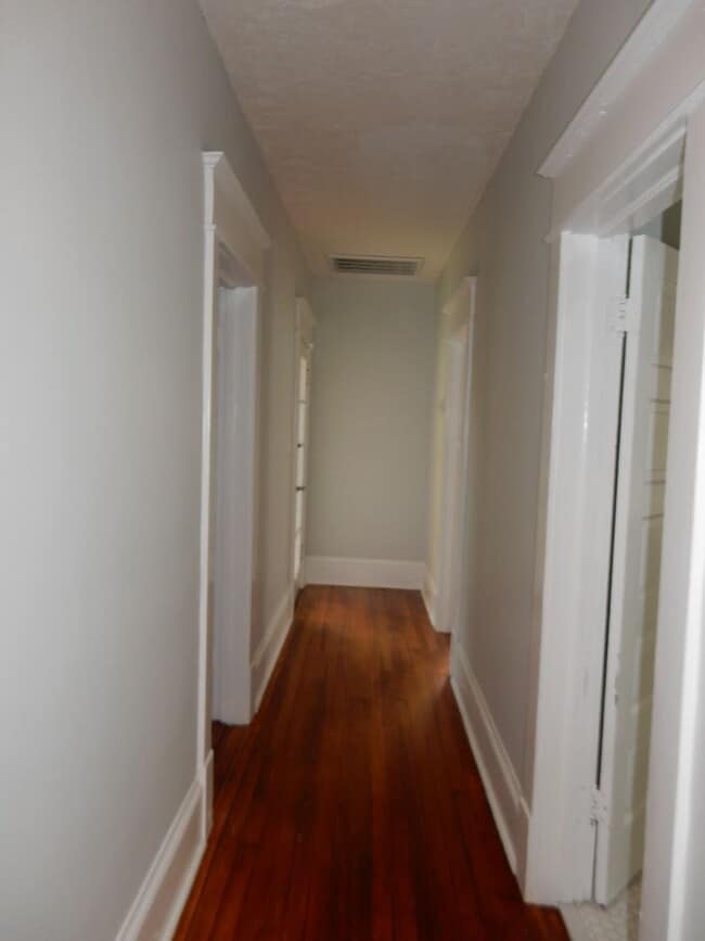 Building Photo - Spacious 3 BR home in Old SW, close to YMC...