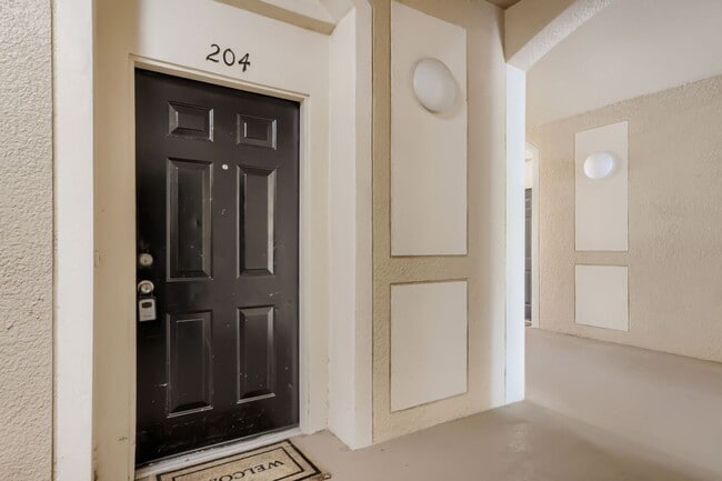 Building Photo - APARTMENT IN THE METROWEST AREA!