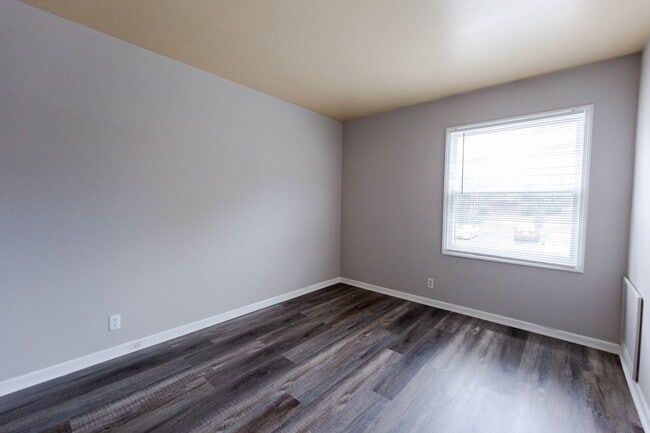 Building Photo - Green Hills Condo in the Georgetown