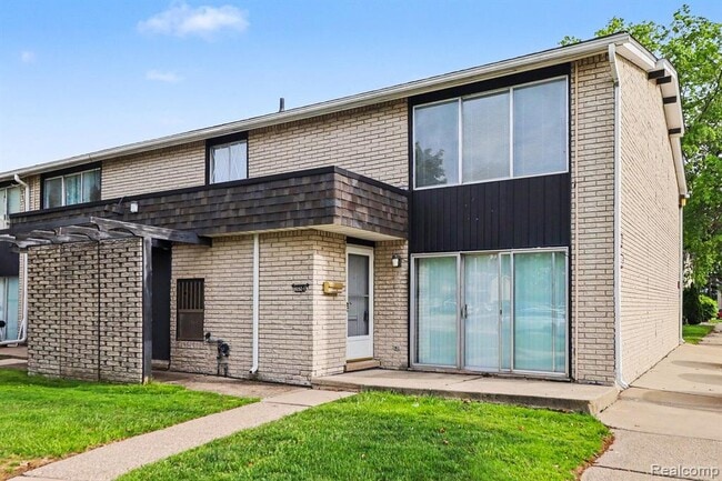 Building Photo - 8232 Karam Blvd