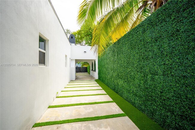 Building Photo - 545 NW 47th St
