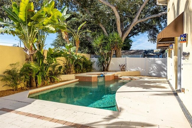 Building Photo - 3204 W Empedrado St