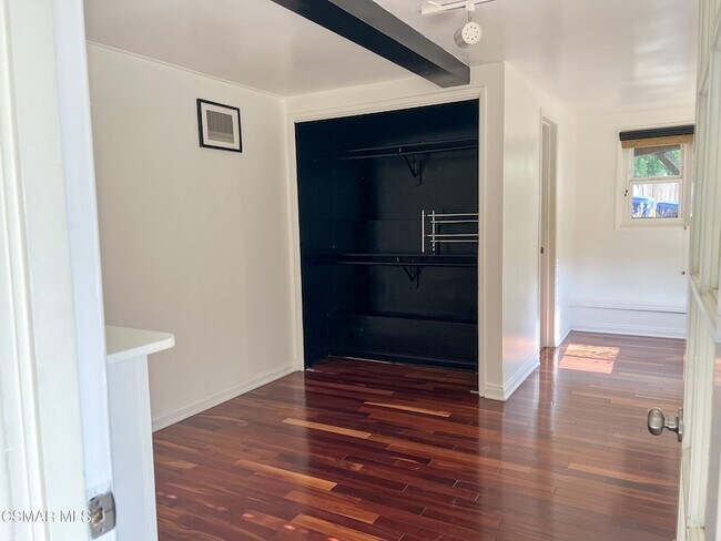 Building Photo - 8625 Delmonico Ave
