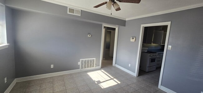 Building Photo - 2415 Southmore Blvd