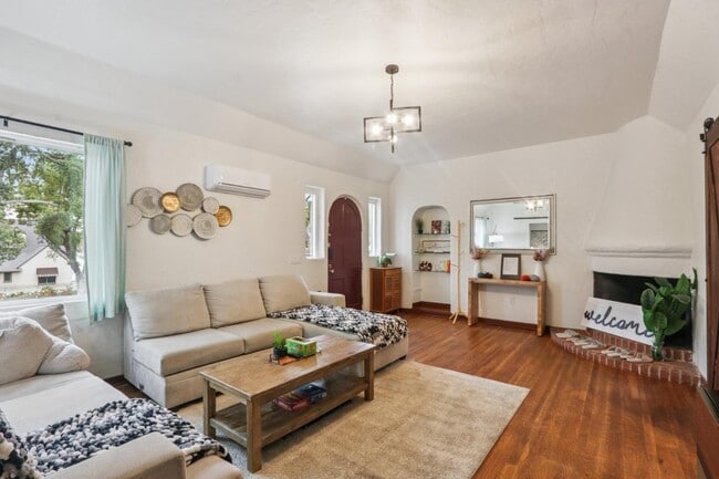 Building Photo - 522 Westminster Ave