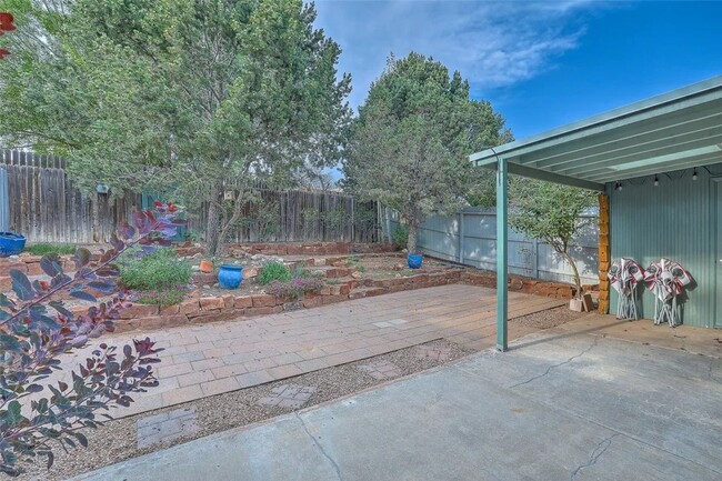 Building Photo - Midtown Santa Fe 3 Bed, 2 Bath, 2 Car Gara...