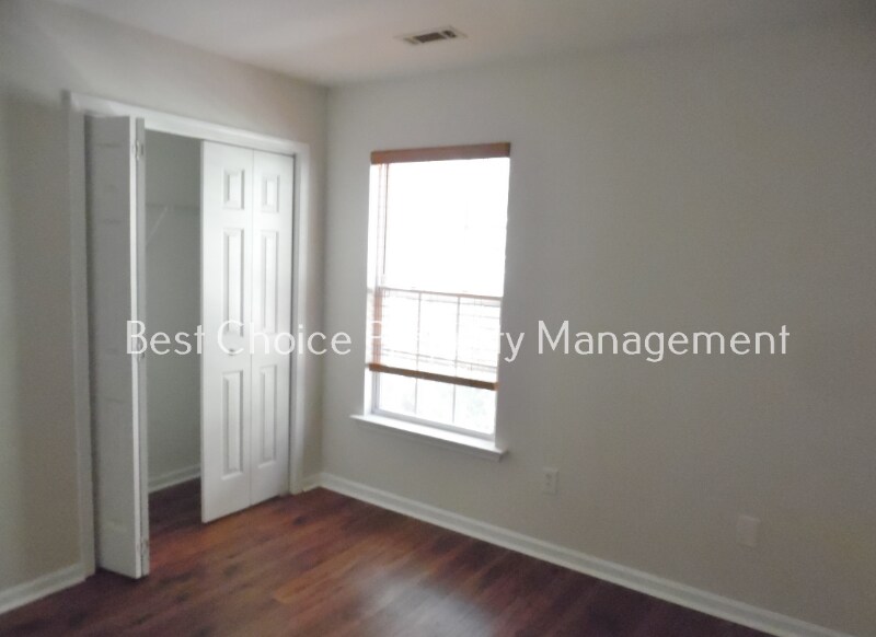 Building Photo - 133 Ledgewood Way