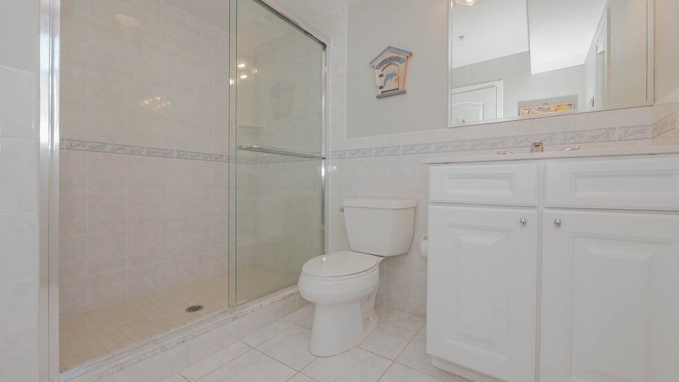 Building Photo - 137 S Berkley Sq