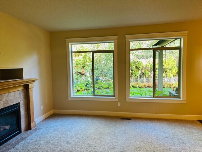 Building Photo - Beautiful Custom Felida Home