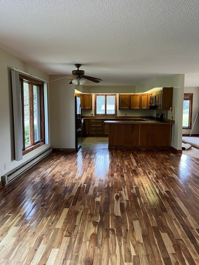 Building Photo - 3 Bdr, 2 Bath, home in beautiful Shields Valley setting