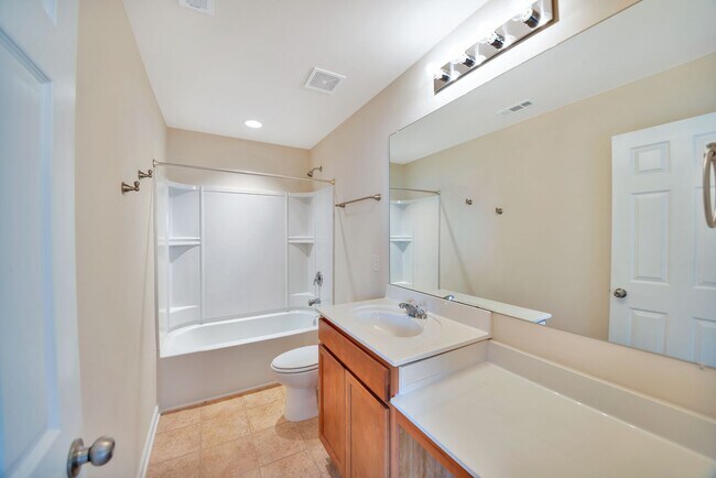 Building Photo - Spence Creek Rental!