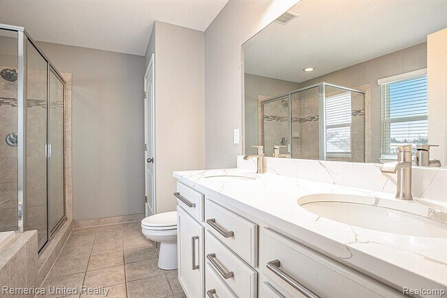 Building Photo - 59696 Twin Pines Dr