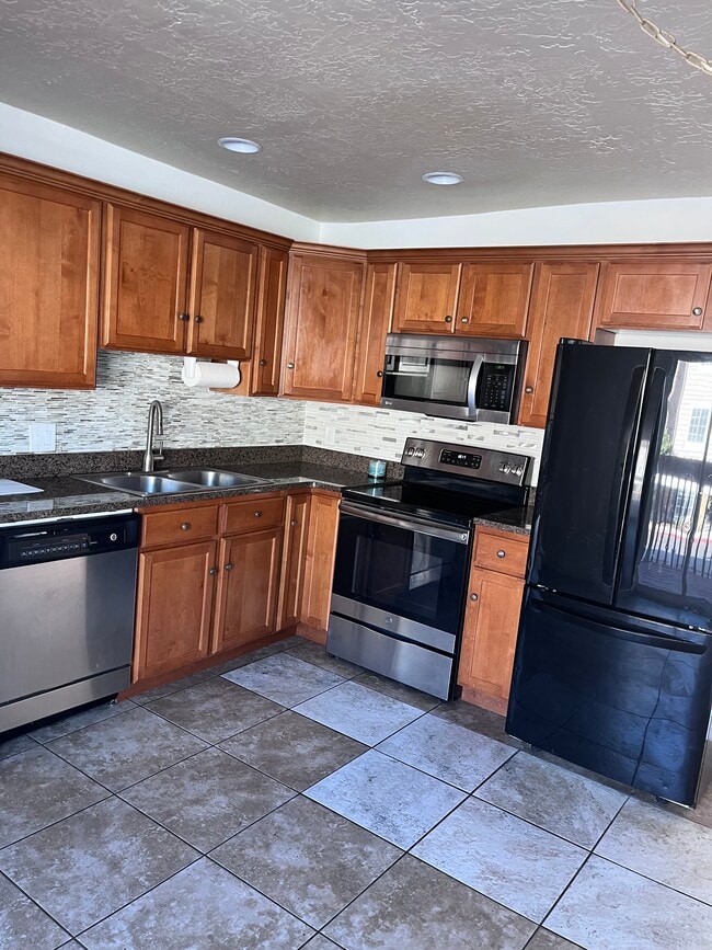 Building Photo - 889 Bristle Pine Pl