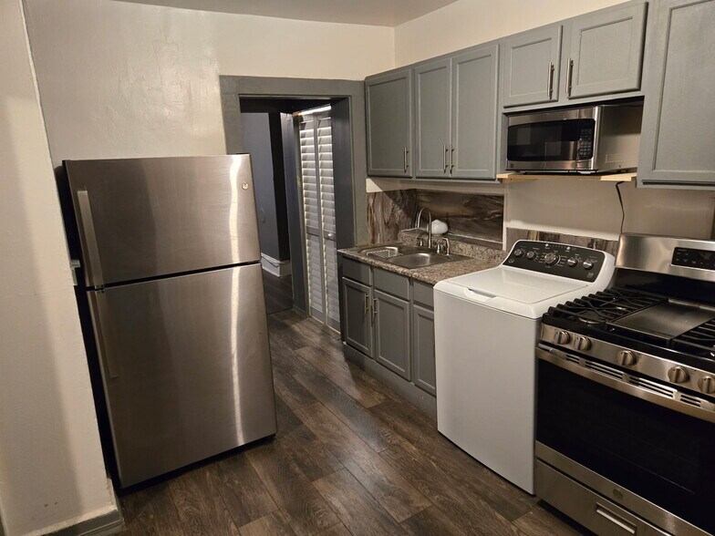 Building Photo - 10508 S Maryland Ave