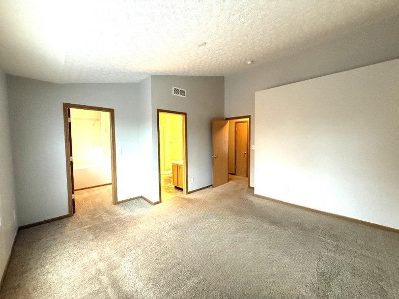 Building Photo - 7127 Black Mountain Dr