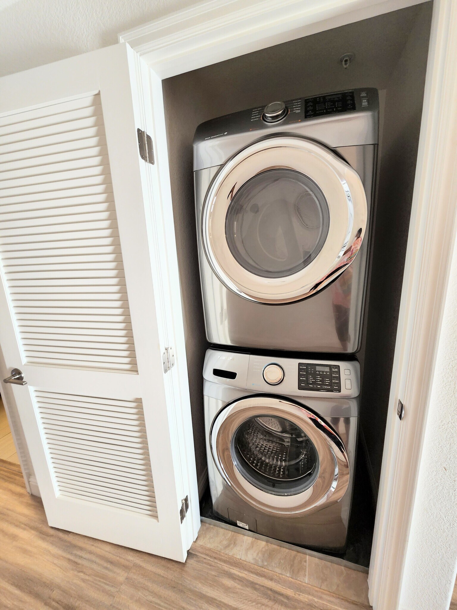 Washer and Dryer - 2585 El Camino Real