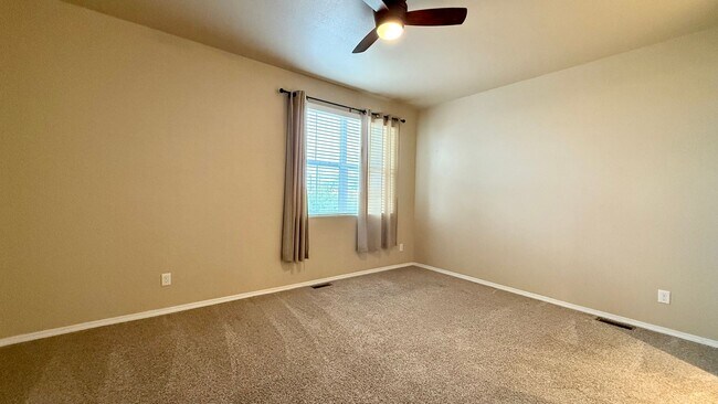 Building Photo - Modern Townhome with Mountain Views in Claremont Ranch