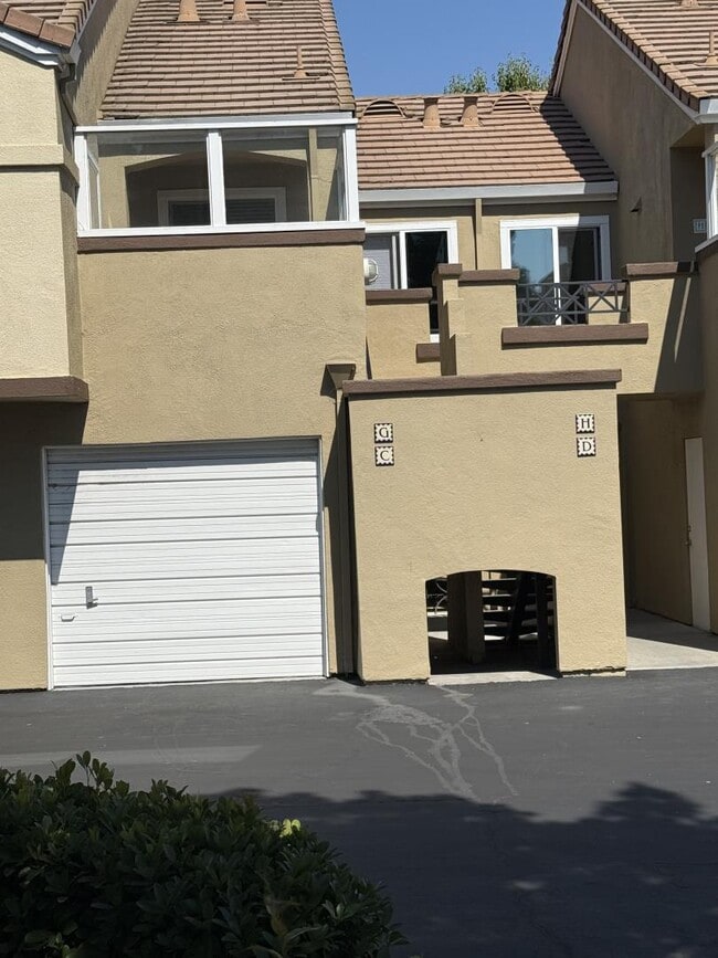 Building Photo - 7003 Rodling Dr