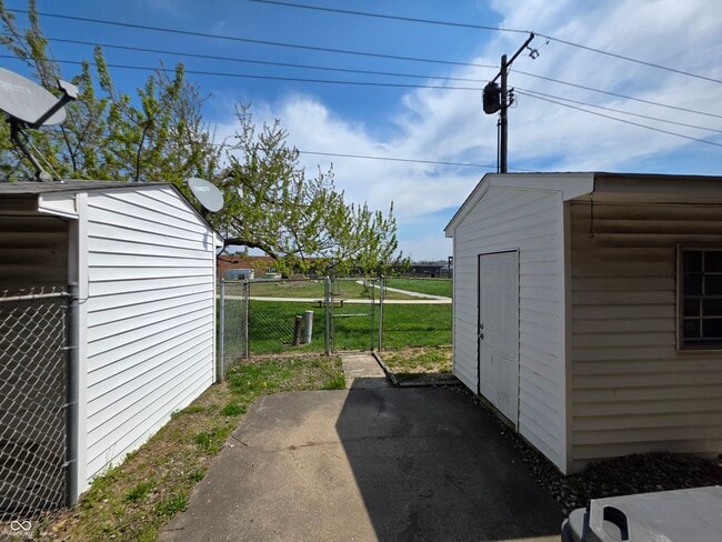 Building Photo - 3829 Biscayne Rd