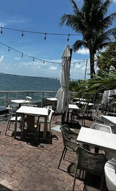 Building Photo - 1155 Brickell Bay Dr