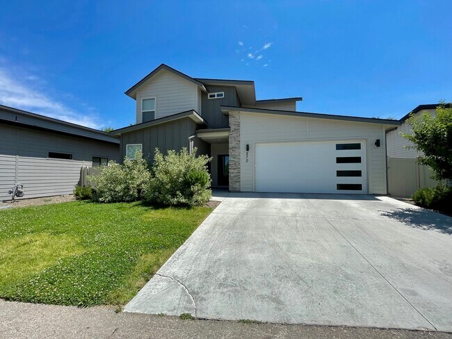 Primary Photo - 270 E Rosalyn Dr