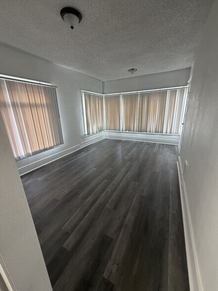 Building Photo - 3925 Normandie Ave