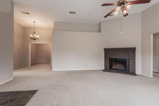 Building Photo - 10418 N Pagewick