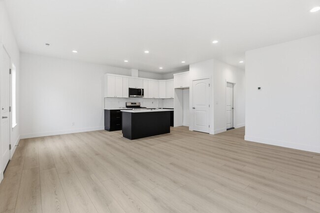 Building Photo - 639 Creative Way