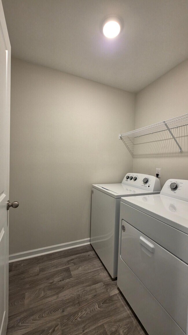 Building Photo - 1773 Camazay Dr