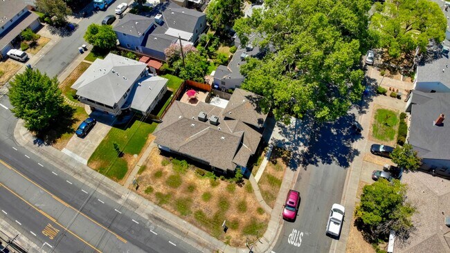 Building Photo - 5400-5402 Folsom Blvd