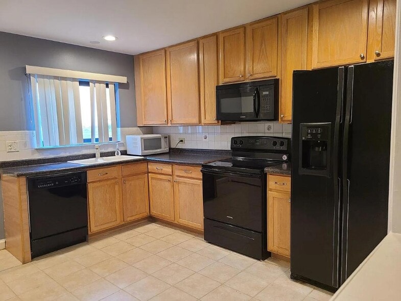 Kitchen - 2245 Nichols Rd