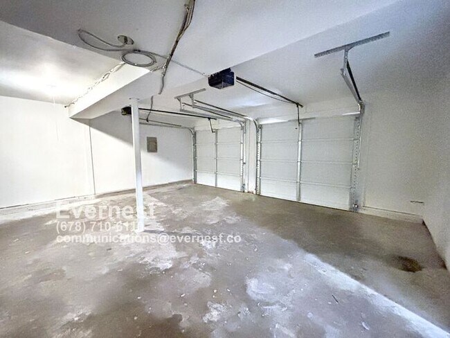 Building Photo - 416 Plainville Dr SW