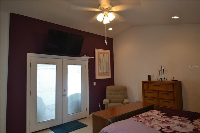 Building Photo - 1712 Suffolk Dr