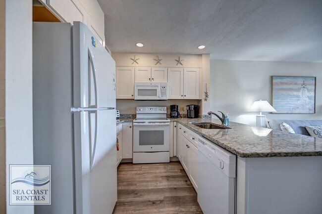 Building Photo - FURNISHED OFF-SEASON MONTHLY RENTAL NOW AV...