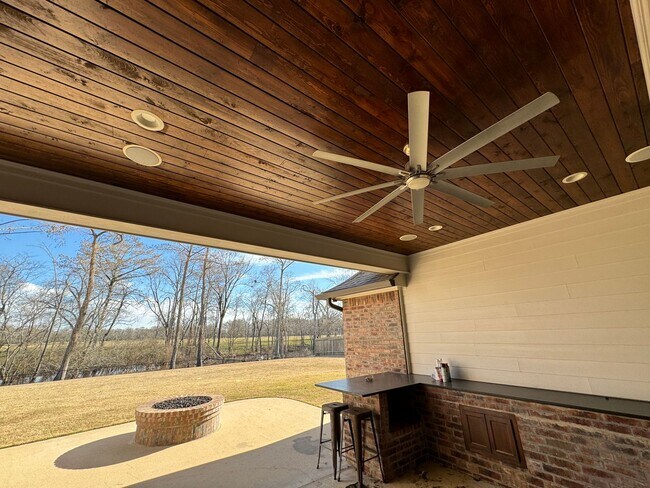 Building Photo - Gated Community close to Barksdale Air Force Base...