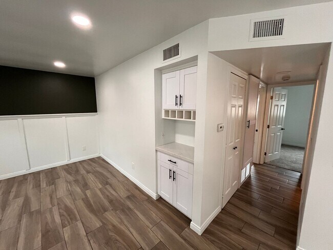 Building Photo - M76 - Rego